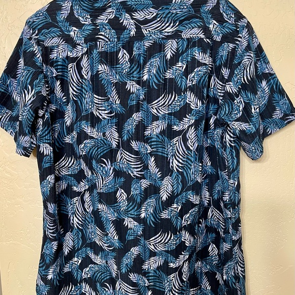 Van Heusen Mens Medium Classic Fit Short Sleeve Palm Leaf Button-Down Shirt - Picture 4 of 4